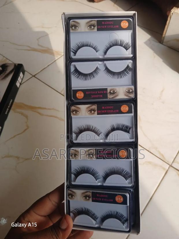 Charming Looks Eye Lashes Set · Photo 1