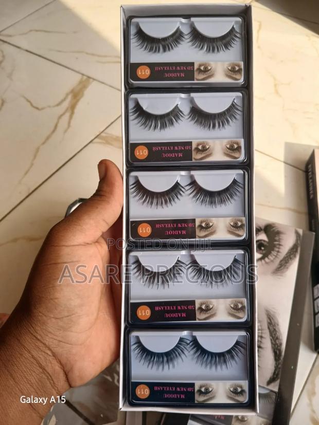 Charming Looks Eye Lashes Set · Photo 2