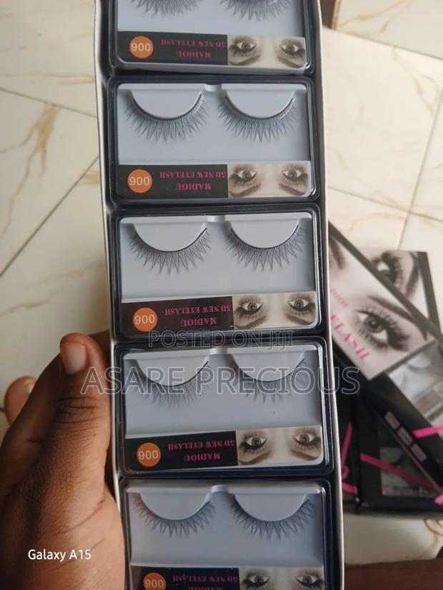 Charming Looks Eye Lashes Set · Photo 4