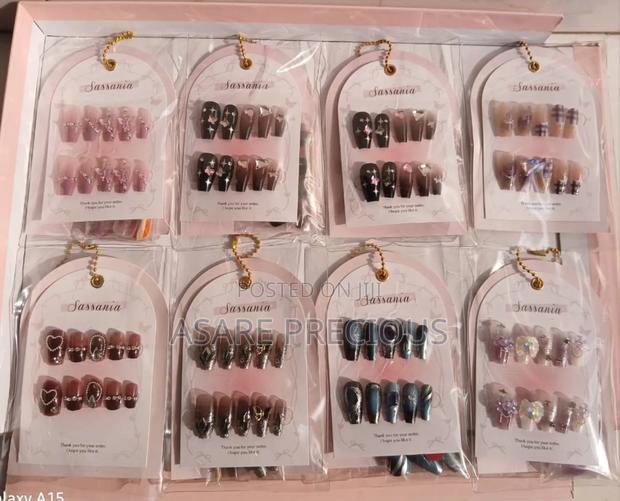 Short Fake Nails · Photo 3
