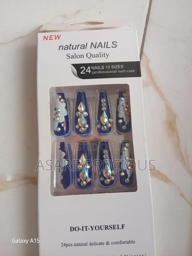 Long Fake Nails · Photo 1