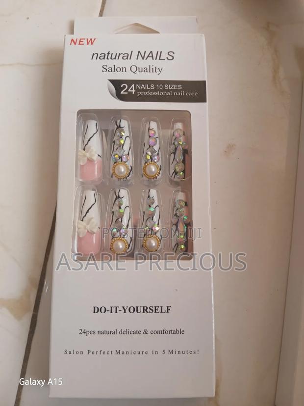 Long Fake Nails · Photo 3