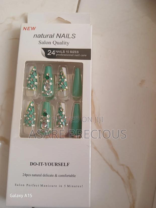 Long Fake Nails · Photo 4