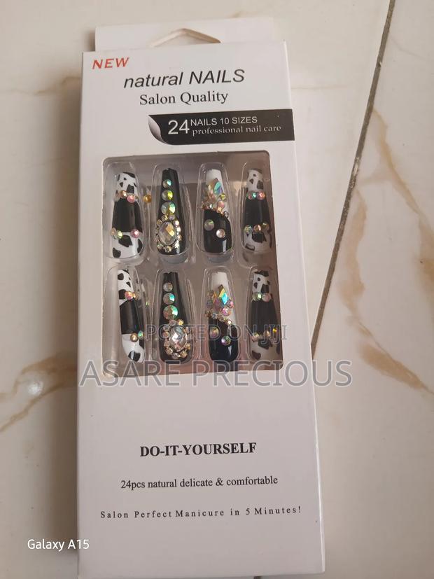 Long Fake Nails · Photo 5