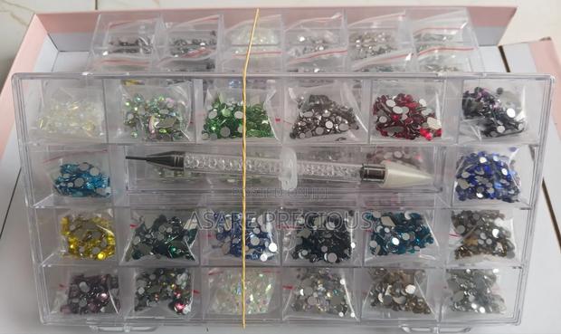 Diamond Nails Gem · Photo 3