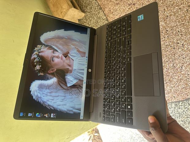 Laptop HP 250 G10 8GB Intel Core i3 SSD 256GB · Photo 1