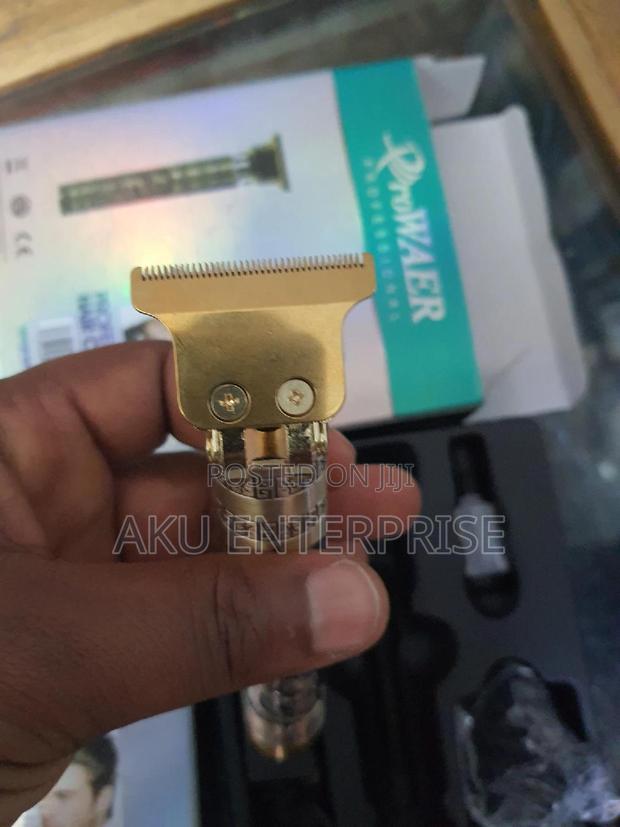 Rechargeable v-Shape Hair Clipper · Photo 6