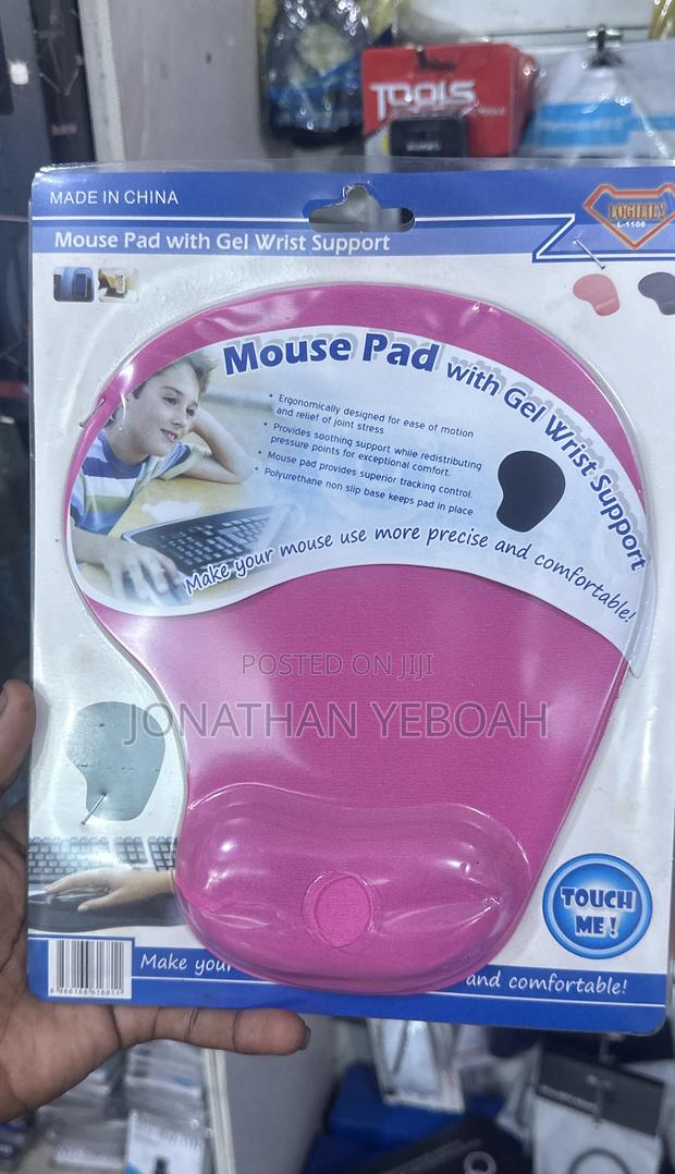 Mouse Pad With Gel Wrist Support · Photo 2