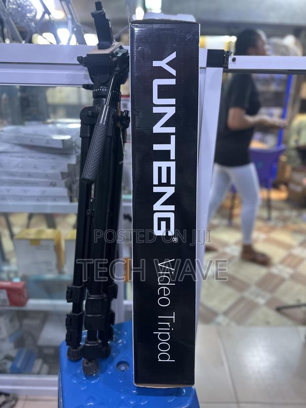Heavy Duty Tripod Stand VCT 999 · Photo 2