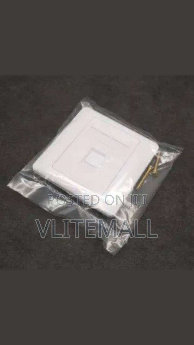 D-Link Faceplate Single With Keystone Jack · Photo 1