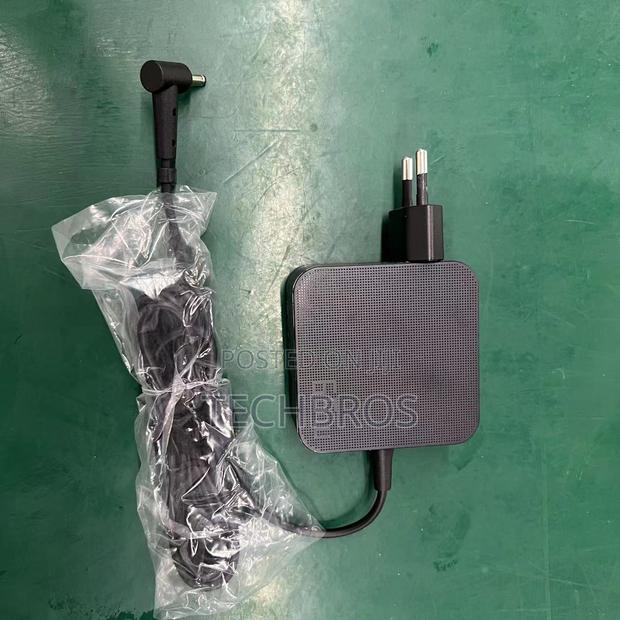 Asus Small Pin Charger for Zenbook 65w · Photo 1