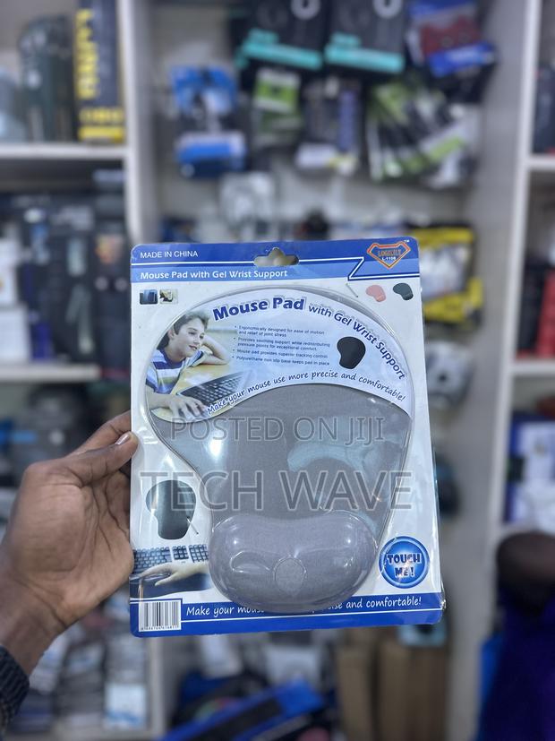 Mouse Pad With Gel Wrist Support · Photo 1