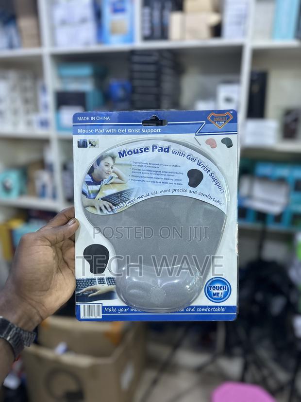 Mouse Pad With Gel Wrist Support · Photo 2