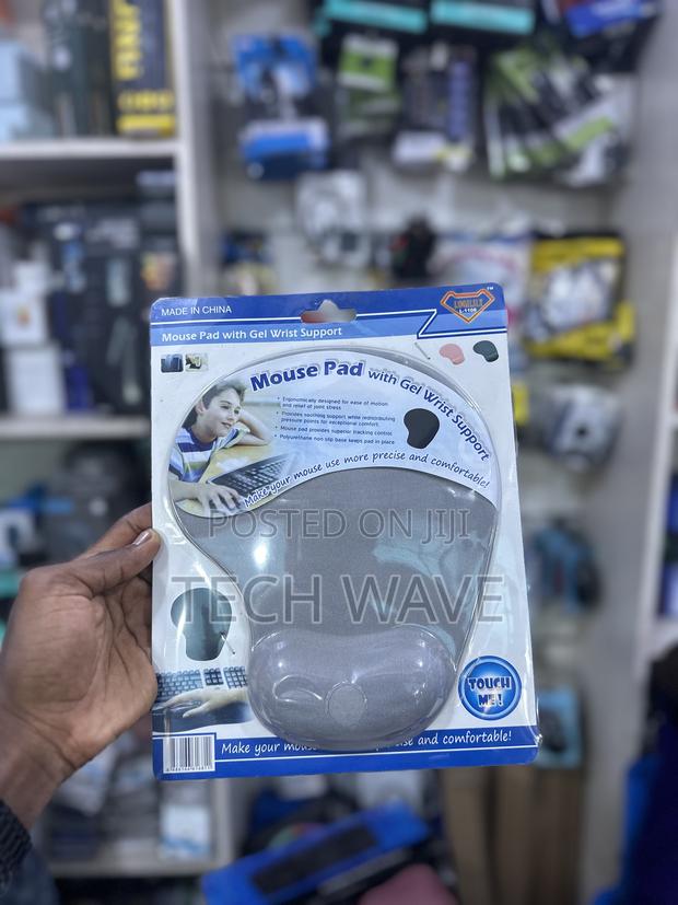 Mouse Pad With Gel Wrist Support · Photo 3