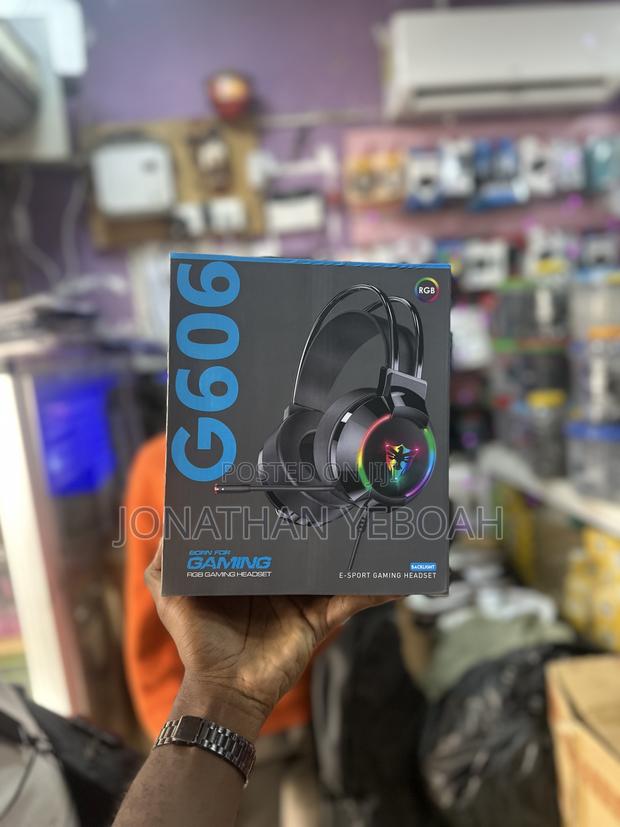 Gaming Headset With Microphone · Photo 1