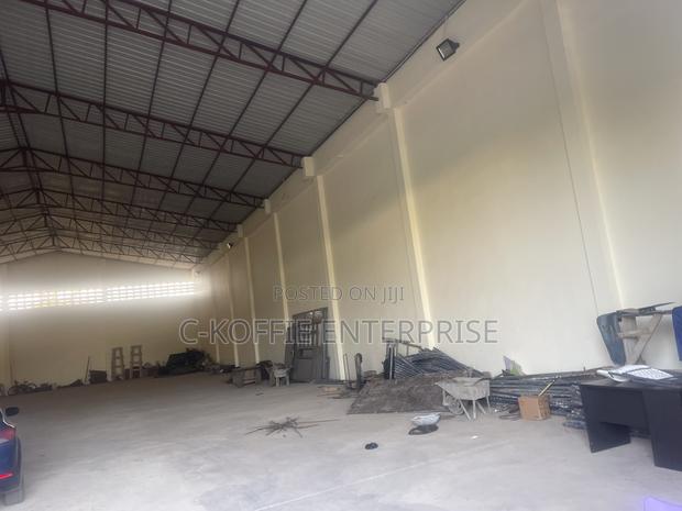 700 SQM Warehouse at Airport for Rent · Photo 2