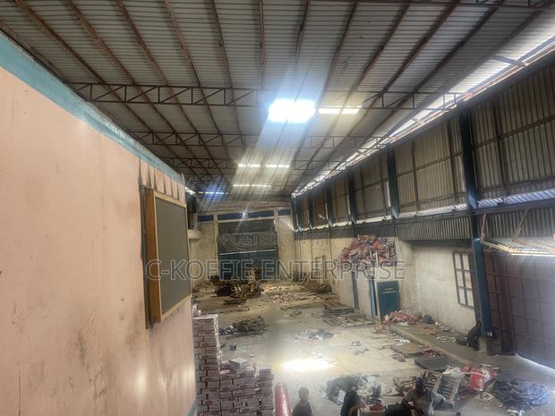 700 at North Kaneshie Industrial Area for Rent · Photo 2