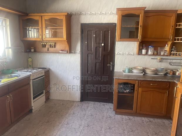 6bdrm House in Achimota for rent · Photo 8
