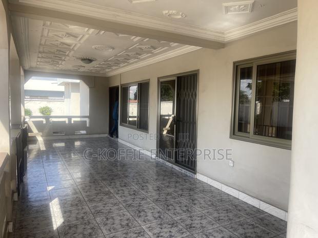 6bdrm House in Achimota for rent · Photo 2