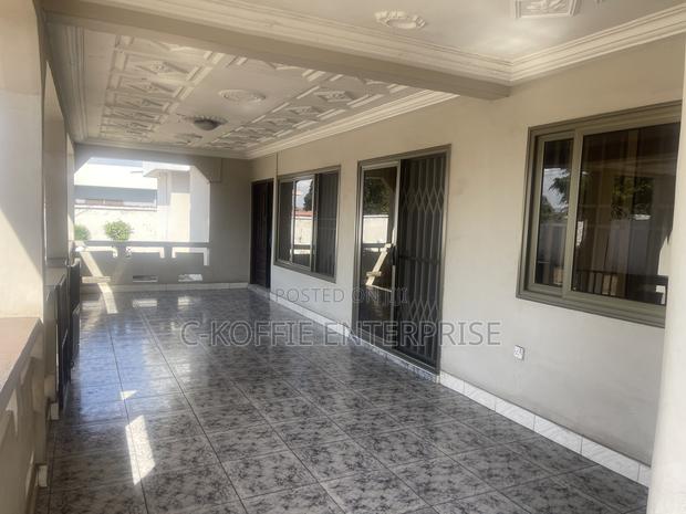6bdrm House in Achimota for rent · Photo 3