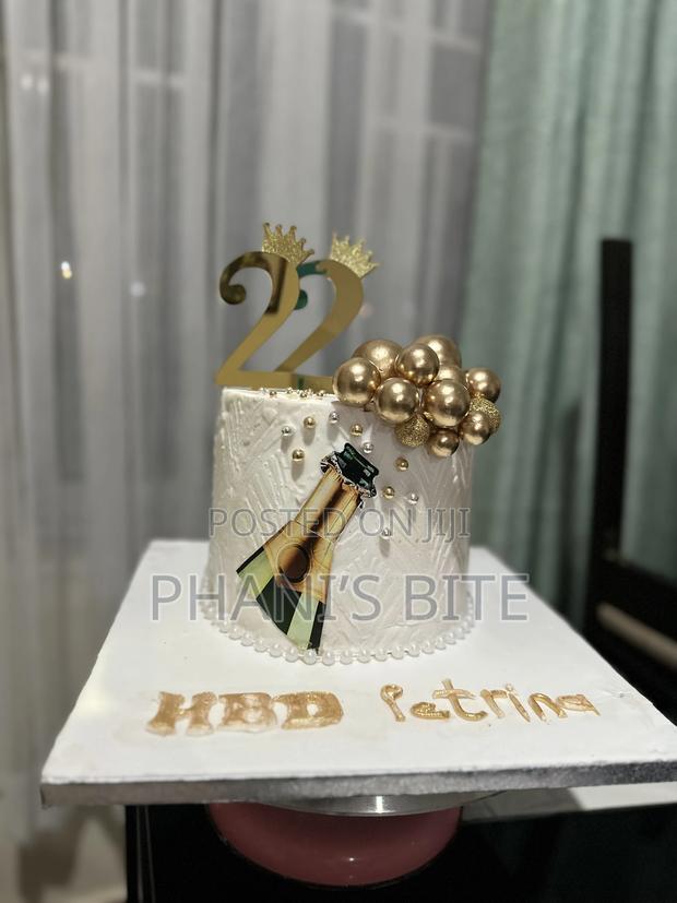 Fondant Cake 3layers Size6 · Photo 1