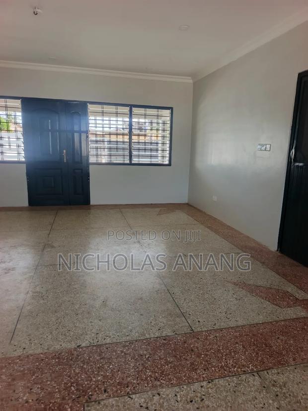 3bdrm House in The Dorns Properties, New Town for rent · Photo 3