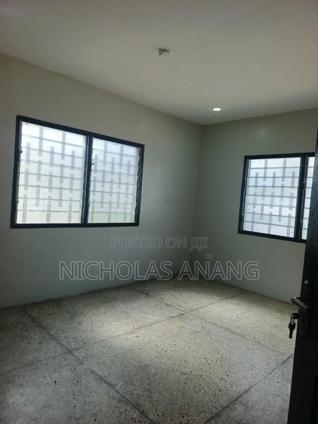 3bdrm House in The Dorns Properties, New Town for rent · Photo 8