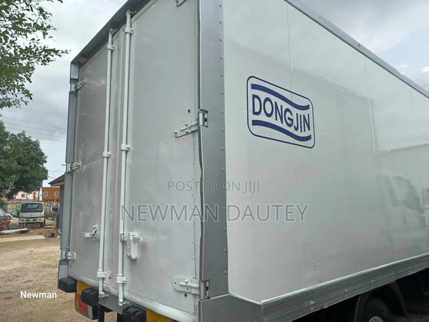 Hyundai Mighty Fridge Container · Photo 4