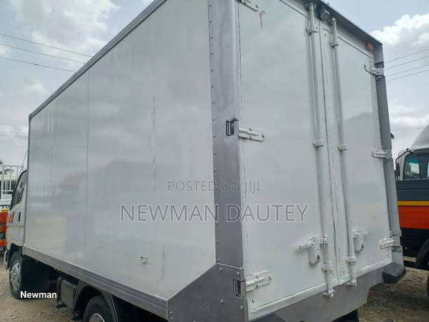Hyundai Mighty Fridge Container · Photo 7