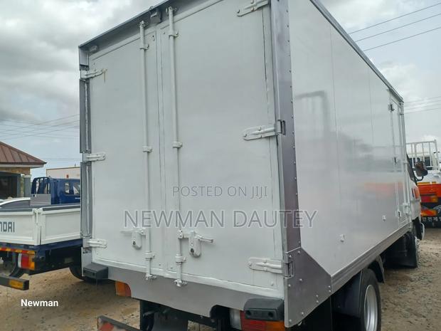Hyundai Mighty Fridge Container · Photo 8