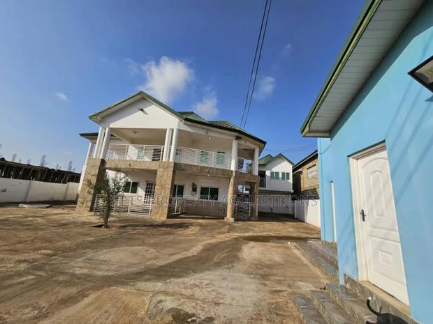 6bdrm House in Adenta for sale · Photo 7