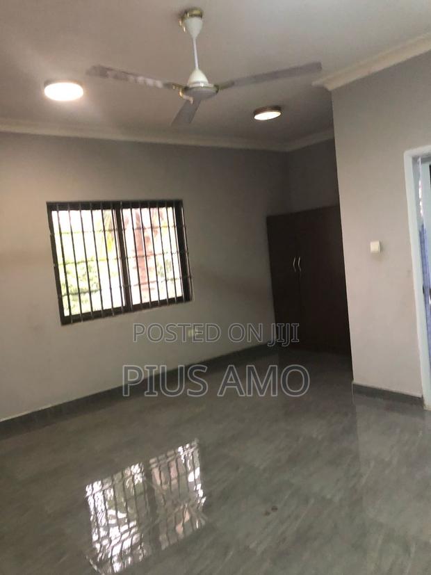 3bdrm Duplex in Teshie Bushroad for rent · Photo 2