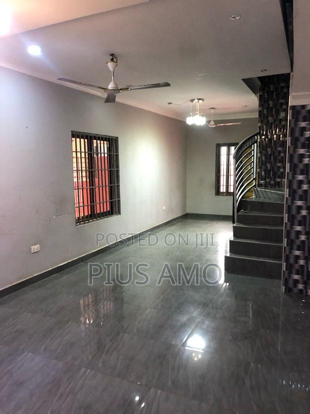 3bdrm Duplex in Teshie Bushroad for rent · Photo 3
