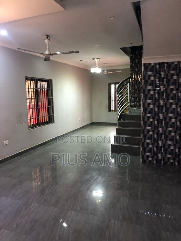 3bdrm Duplex in Teshie Bushroad for rent · Photo 6