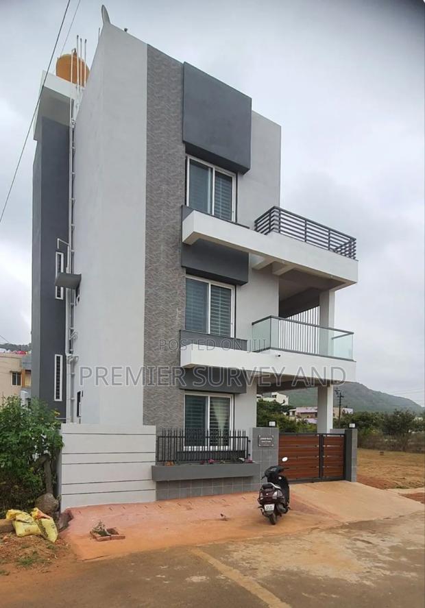 Constructing Excellence · Photo 2