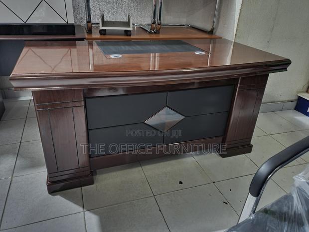 1.6 Executive Table · Photo 1