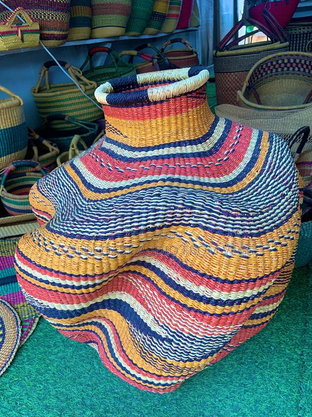 Straw Basket (Waved) · Photo 1