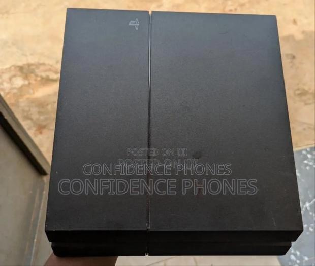 Playstation 4 With All Accessories · Photo 1