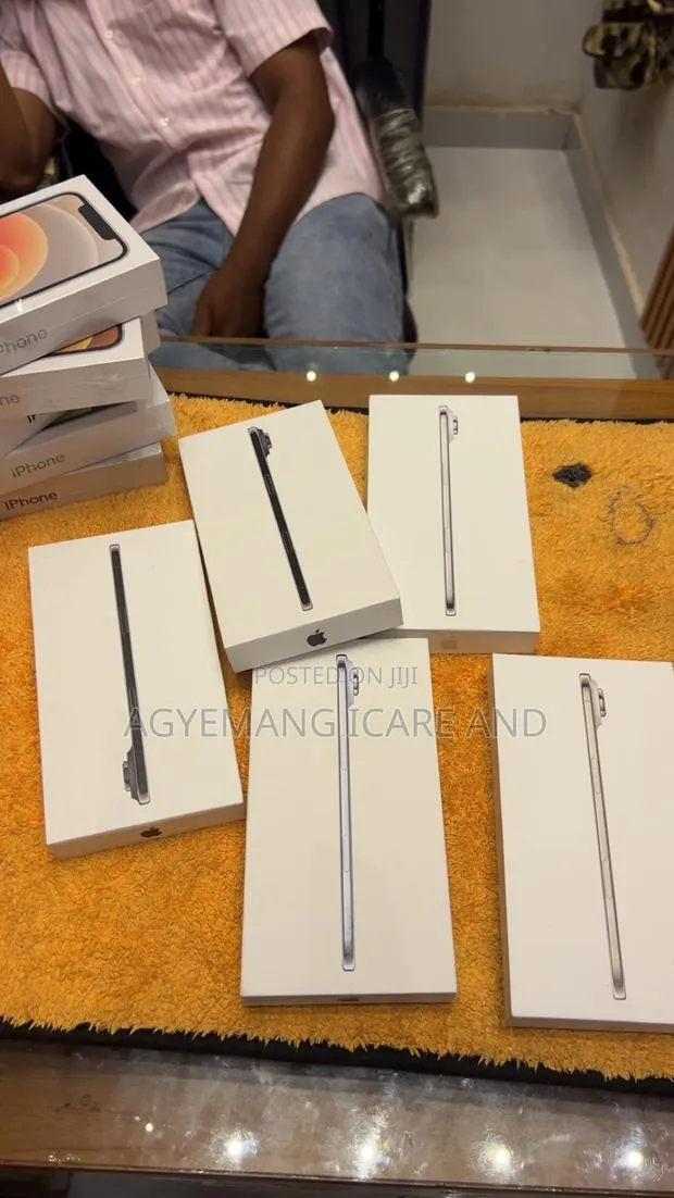 New Apple iPhone Air 256 GB White · Photo 1