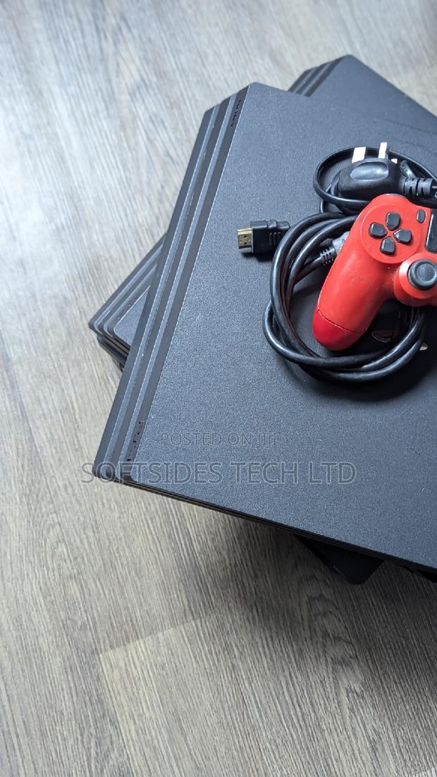 Playstation 4 Pro Jailbreak Version With 14 Games · Photo 1