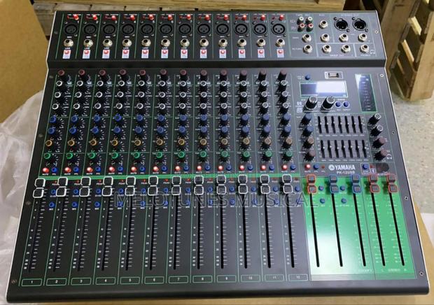 Yamaha Pk-12usb 12channel Mixing Console. · Photo 1