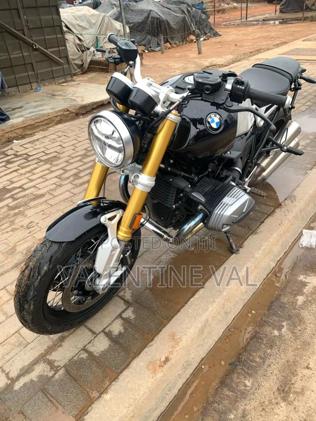 BMW 2023 Black · Photo 5