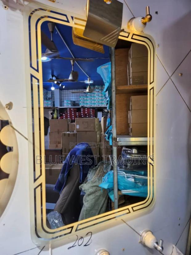 Mirror With Led Display · Photo 1