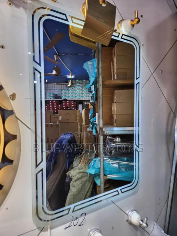 Mirror With Led Display · Photo 2