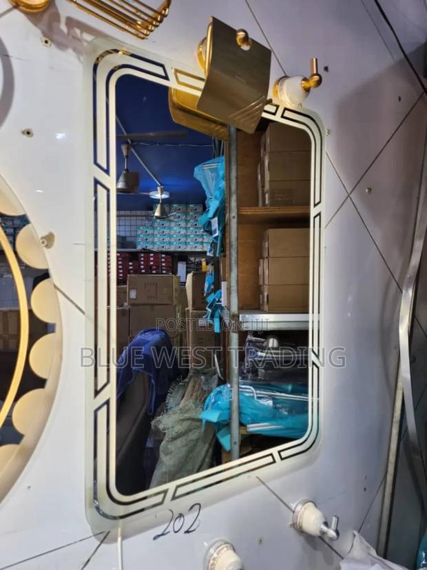 Mirror With Led Display · Photo 3