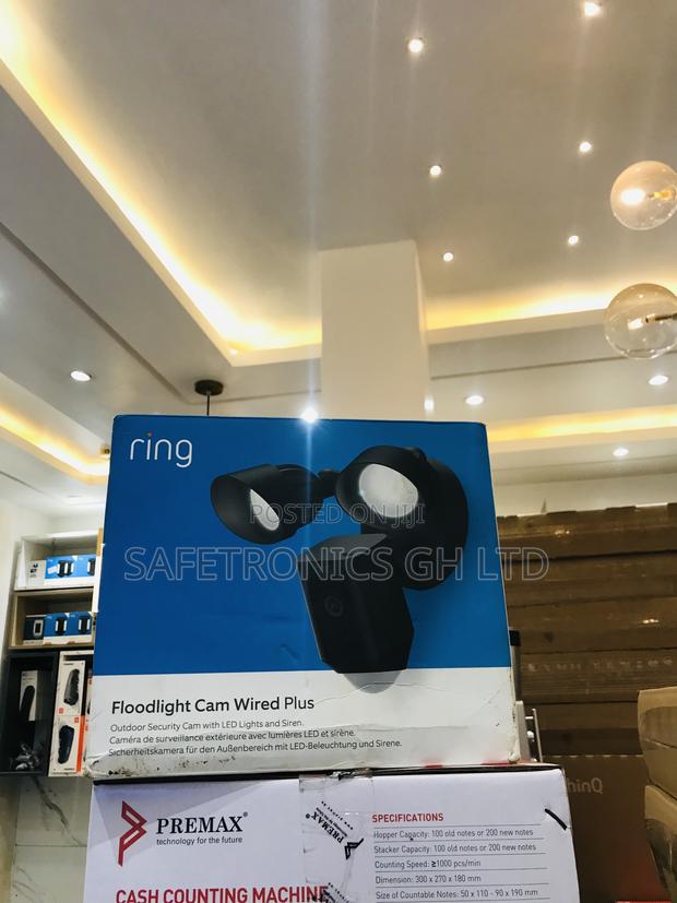 Adorable Ring Floodlight (Black) Cam Wired · Photo 1