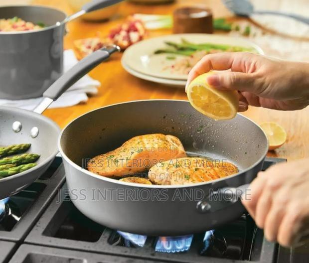 Rachael Ray Nonstick Pots and Pans Set · Photo 4