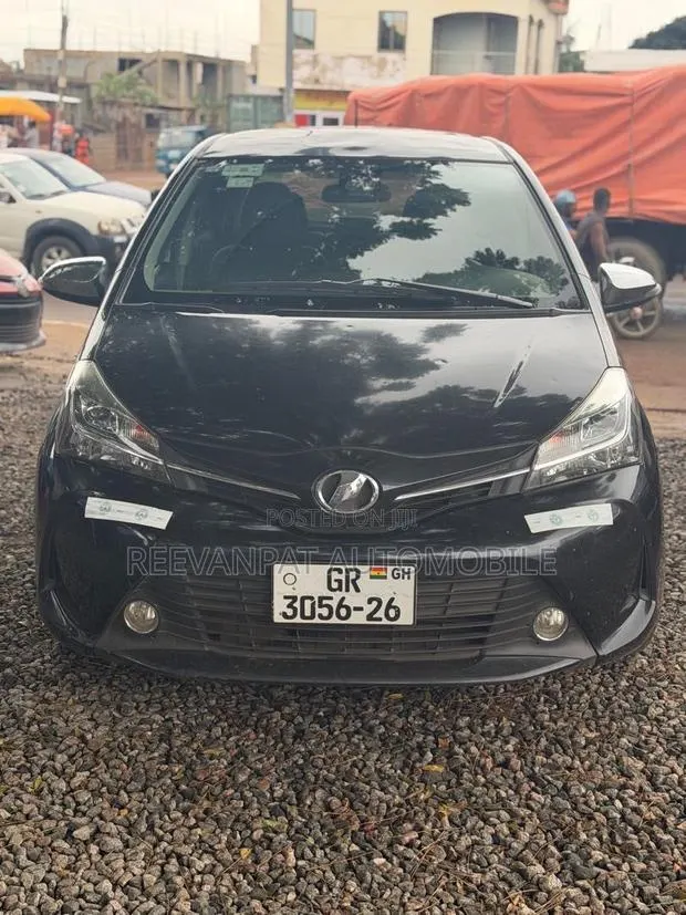 Toyota Vitz 2016 Black · Photo 1