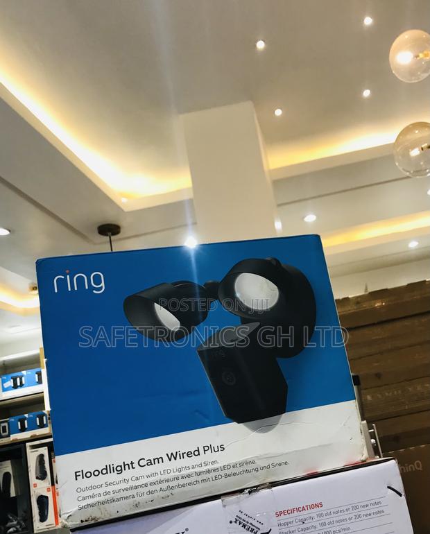 Zealous Quality Ring Floodlight Cam Wired · Photo 1