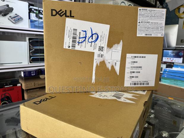 New Laptop Dell 16GB Intel Core Ultra 7 SSD 256GB · Photo 1